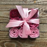 9 boutons de rose rose