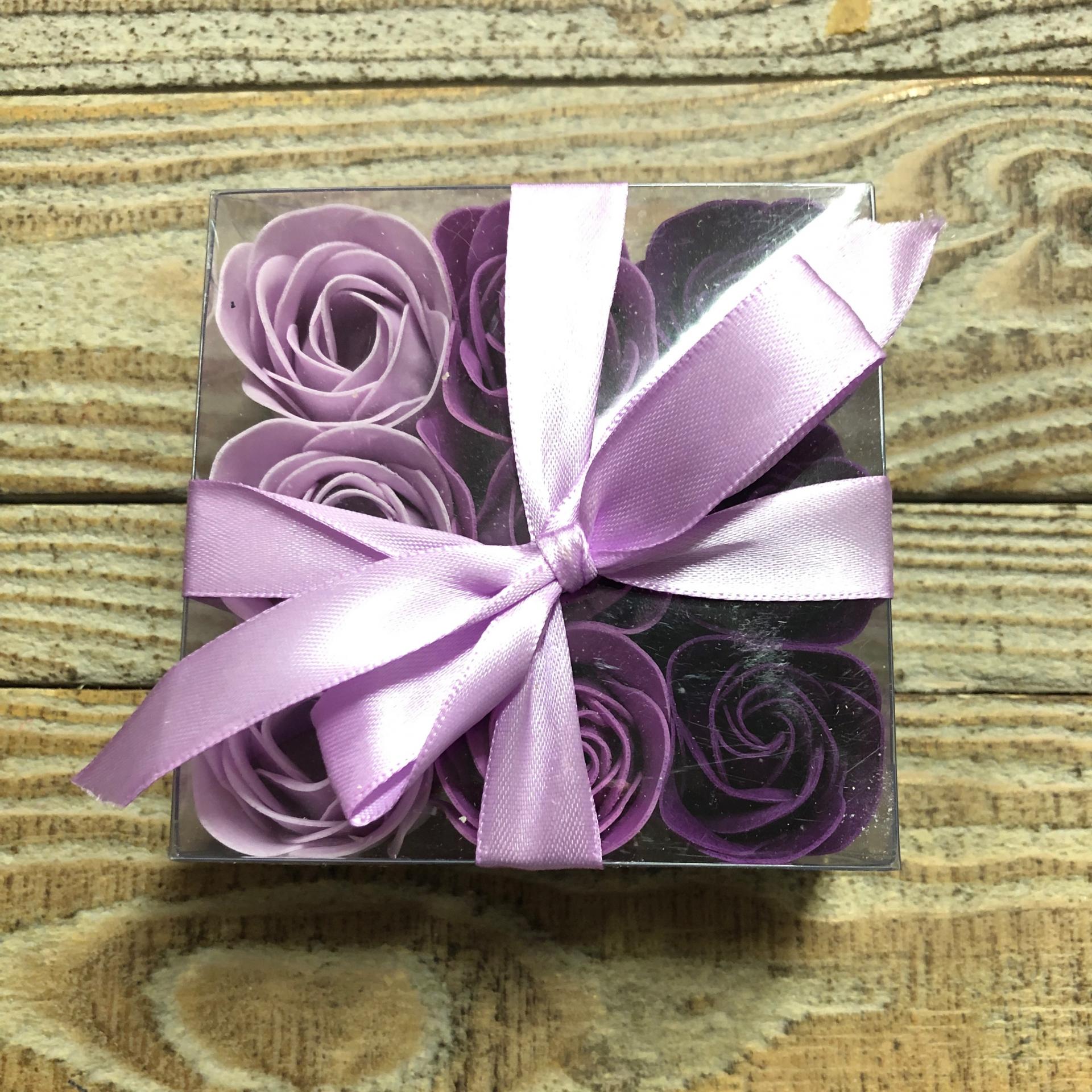 9 boutons de rose violet