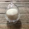 Savon macaron coco sous cloche